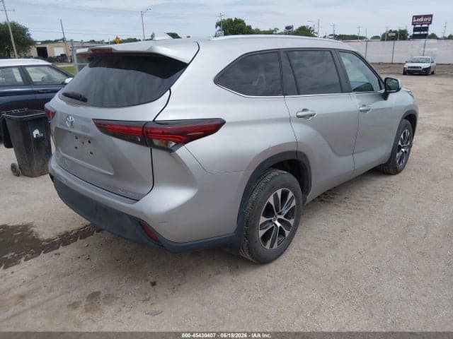 2024 TOYOTA HIGHLANDER XLE 4