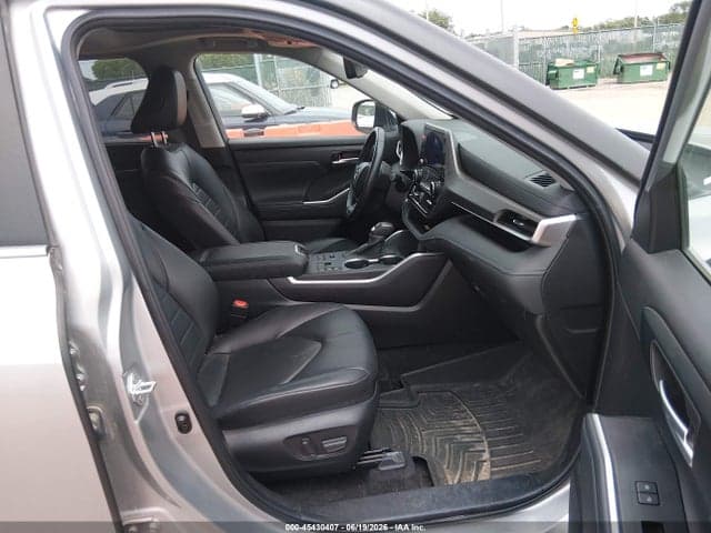 2024 TOYOTA HIGHLANDER XLE 5