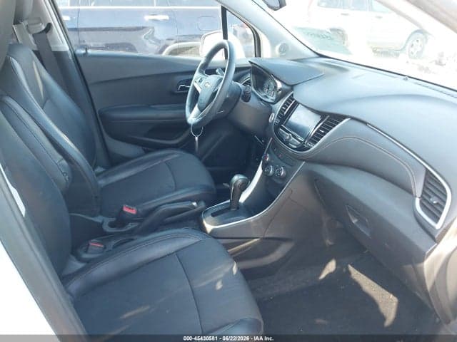 2020 CHEVROLET TRAX AWD LT 5