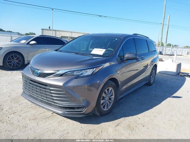 2021 TOYOTA SIENNA LE 2