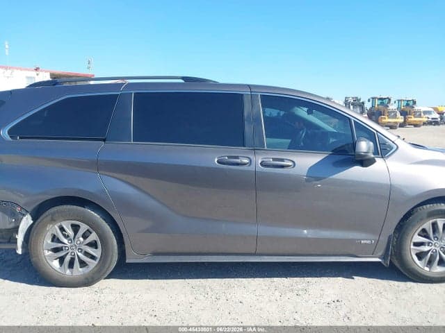 2021 TOYOTA SIENNA LE 14
