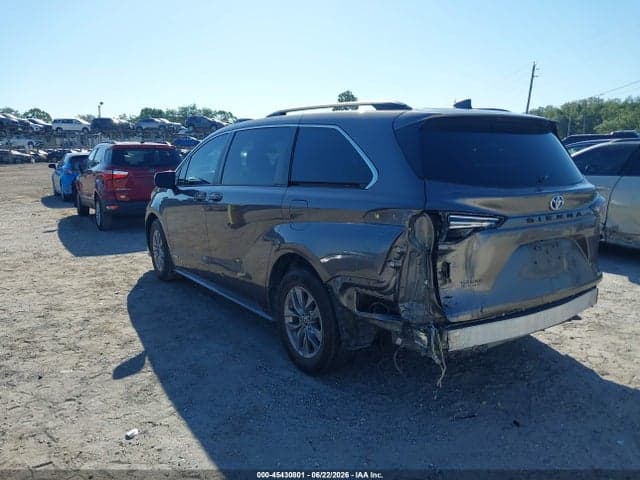 2021 TOYOTA SIENNA LE 3
