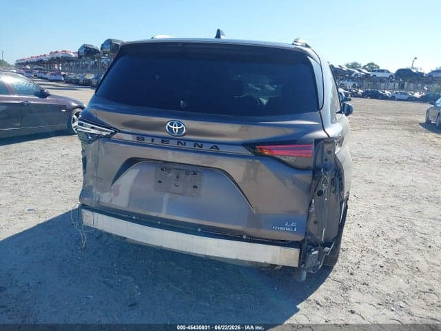 2021 TOYOTA SIENNA LE 6