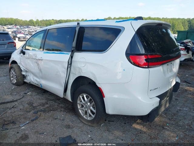 2024 CHRYSLER PACIFICA TOURING 3