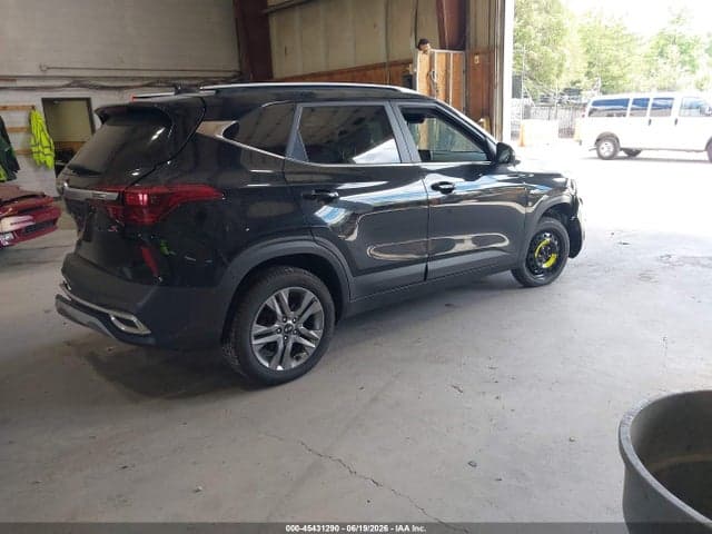 2021 KIA SELTOS S 3