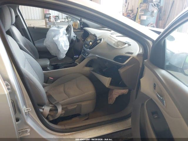 2017 CHEVROLET VOLT LT 5