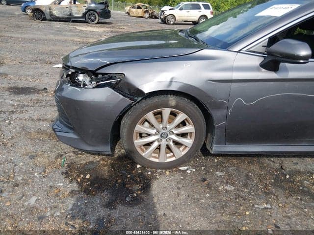 2019 TOYOTA CAMRY LE 17
