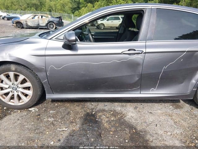 2019 TOYOTA CAMRY LE 18