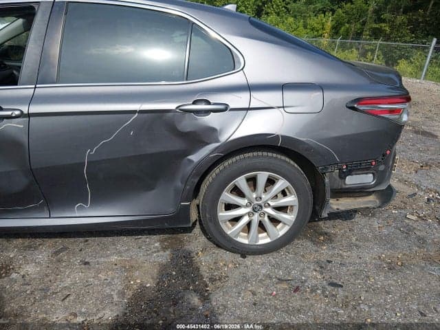 2019 TOYOTA CAMRY LE 19