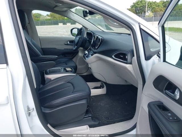 2024 CHRYSLER PACIFICA HYBRID SELECT 5