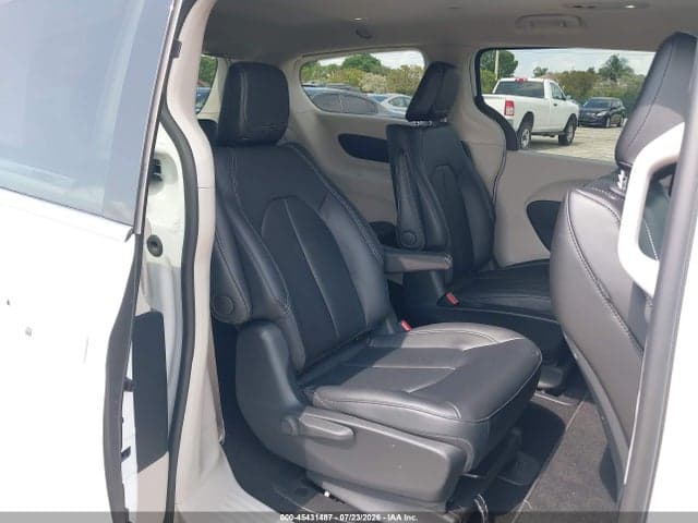 2024 CHRYSLER PACIFICA HYBRID SELECT 8