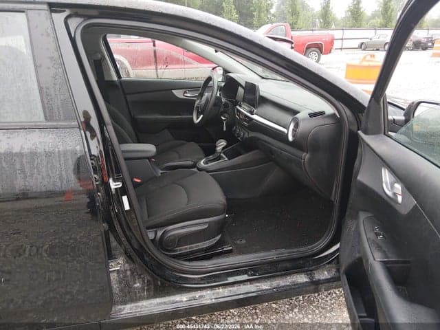 2023 KIA FORTE LXS 5