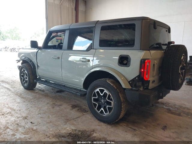 2024 FORD BRONCO OUTER BANKS 3