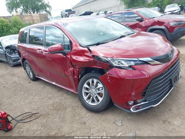 2022 TOYOTA SIENNA XLE - 1