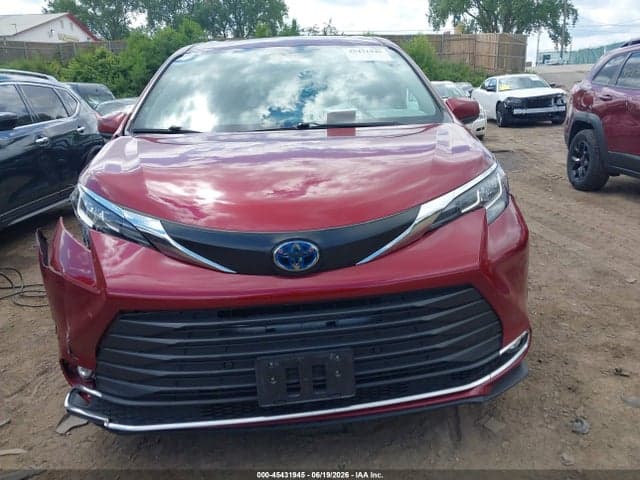 2022 TOYOTA SIENNA XLE 12