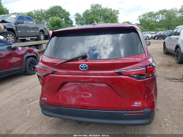2022 TOYOTA SIENNA XLE 16