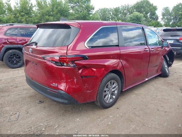 2022 TOYOTA SIENNA XLE 6