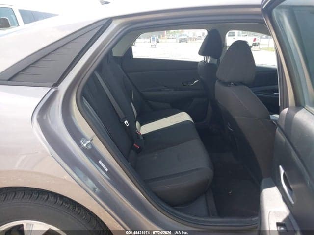 2023 HYUNDAI ELANTRA SE 8