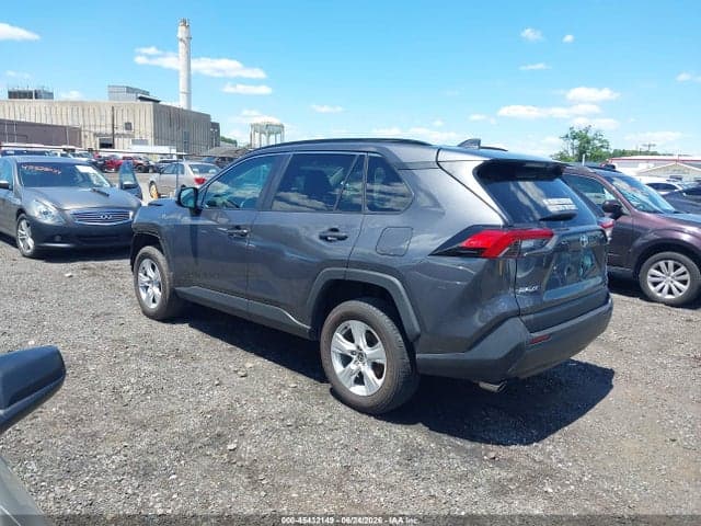 2021 TOYOTA RAV4 XLE 3