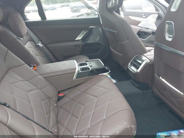2023 BMW I7 XDRIVE60 8