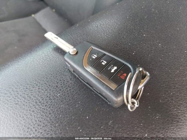 2019 TOYOTA CAMRY LE 11