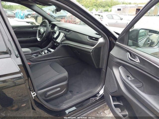 2025 JEEP GRAND CHEROKEE LAREDO X 4X4 5