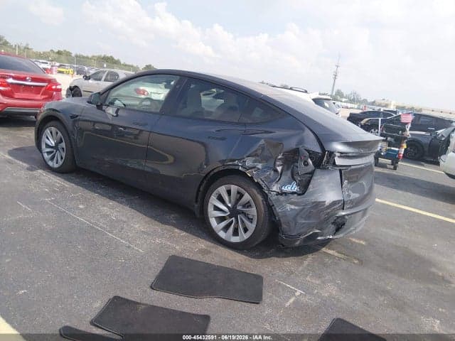 2026 TESLA MODEL Y 4