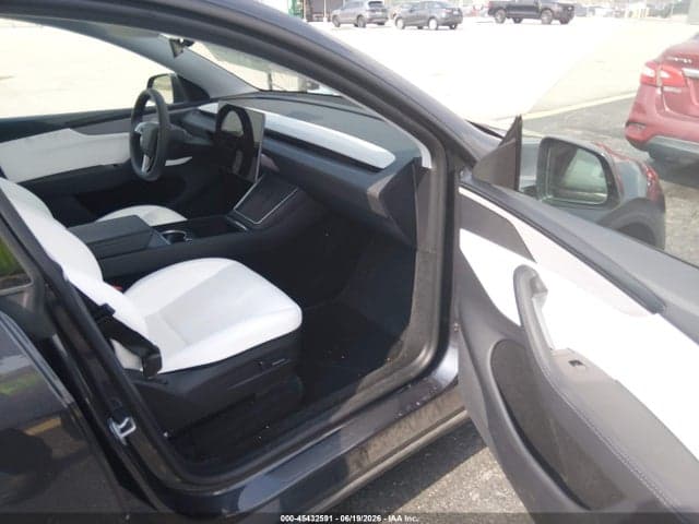 2026 TESLA MODEL Y 6