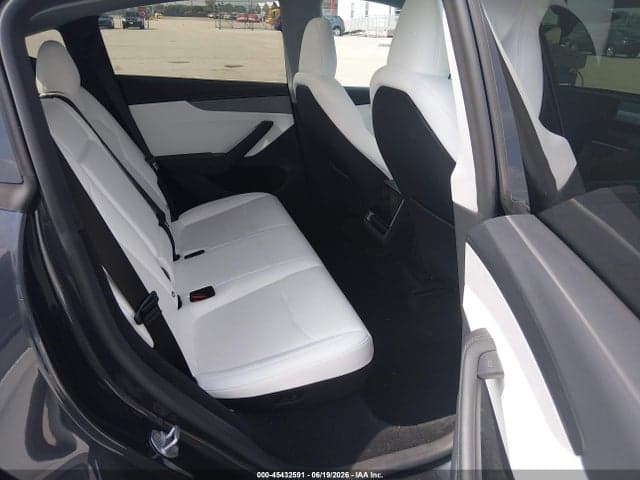 2026 TESLA MODEL Y 9