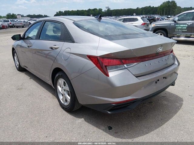2023 HYUNDAI ELANTRA SE 3