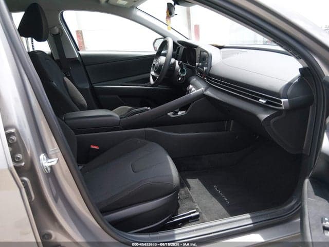 2023 HYUNDAI ELANTRA SE 5