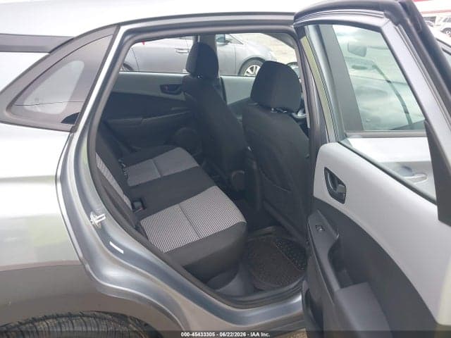 2021 HYUNDAI KONA SE 8