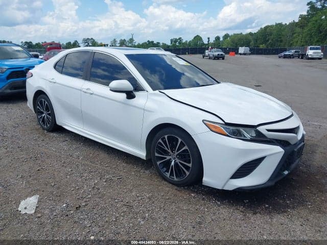 2019 TOYOTA CAMRY SE 1