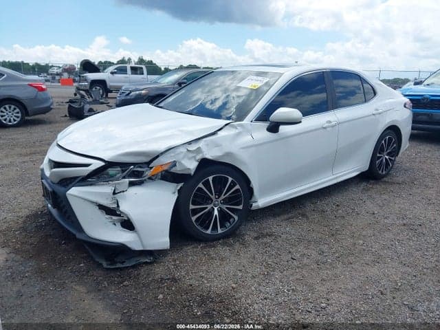 2019 TOYOTA CAMRY SE 2