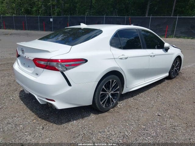 2019 TOYOTA CAMRY SE 4