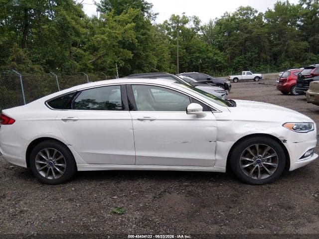 2017 FORD FUSION SE 13