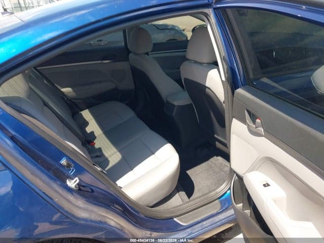 2018 HYUNDAI ELANTRA SE 8