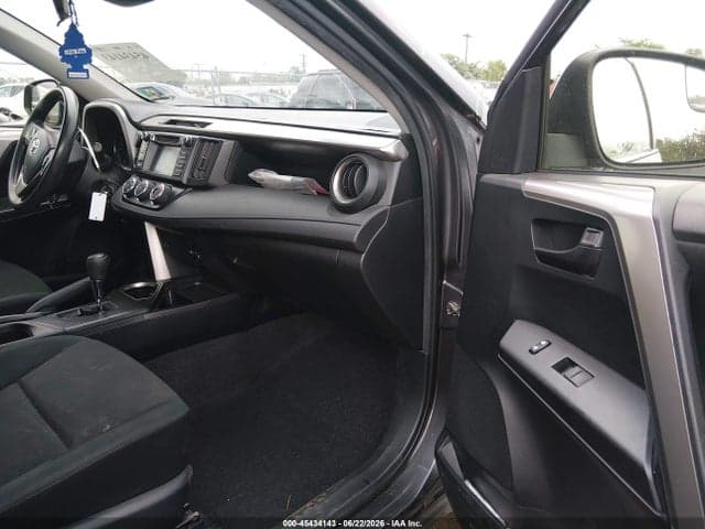 2018 TOYOTA RAV4 LE 5