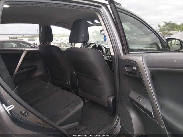 2018 TOYOTA RAV4 LE 8