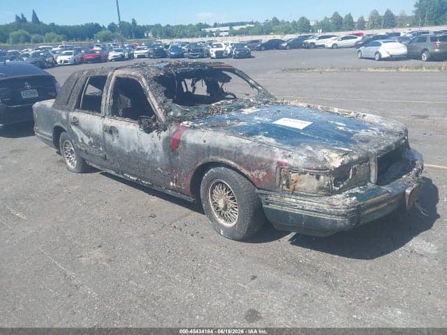 1994 LINCOLN TOWN CAR 1