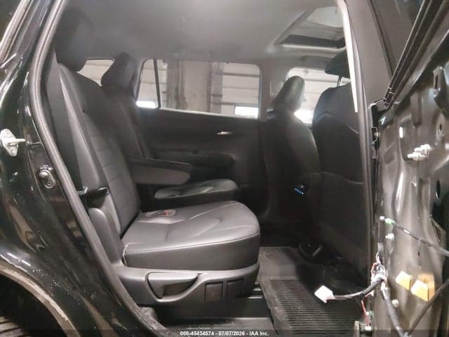 2020 TOYOTA HIGHLANDER XLE 8
