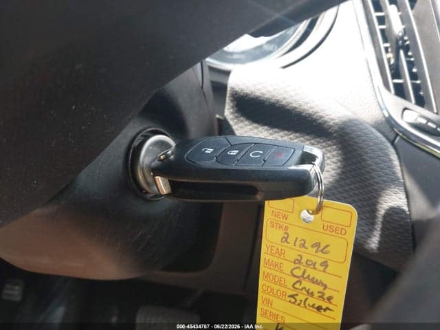 2019 CHEVROLET CRUZE LT 11