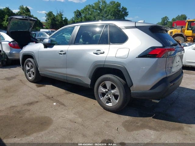 2025 TOYOTA RAV4 XLE 3