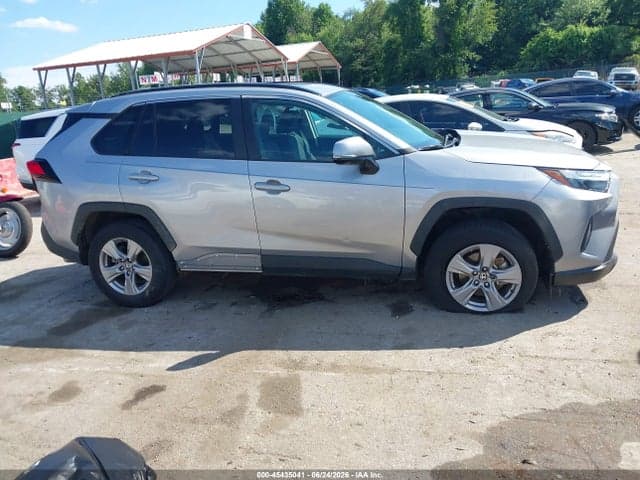 2025 TOYOTA RAV4 XLE 6