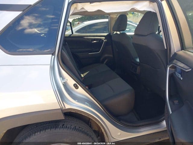 2025 TOYOTA RAV4 XLE 8