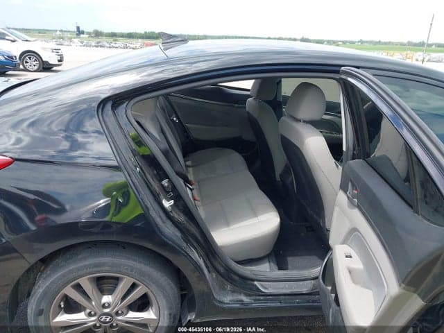 2017 HYUNDAI ELANTRA SE 8