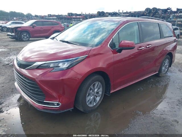 2024 TOYOTA SIENNA XLE 2