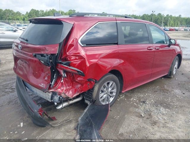 2024 TOYOTA SIENNA XLE 4