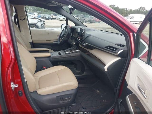 2024 TOYOTA SIENNA XLE 5