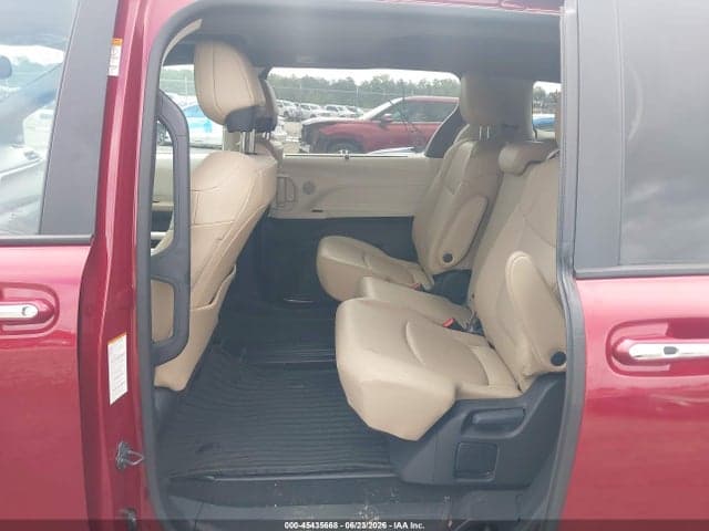 2024 TOYOTA SIENNA XLE 8
